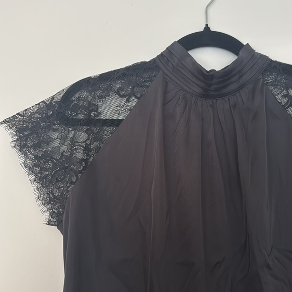 High Leck Lace Blouse - Picture 4 of 6